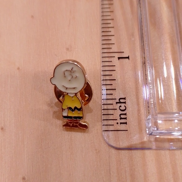 🆕 Peanuts Charlie Brown Enamel Pin Brooch Snoopy - Picture 7 of 8